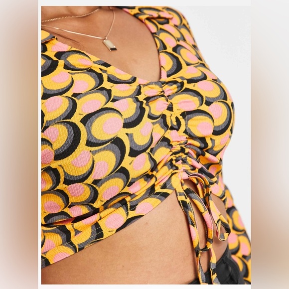 Wednesday's Girl Curve collar detail long sleeve crop top ruched front NWT Sz 18 - Picture 4 of 8